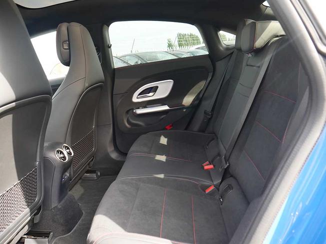 MERCEDES-BENZ CLA Class Photo 22
