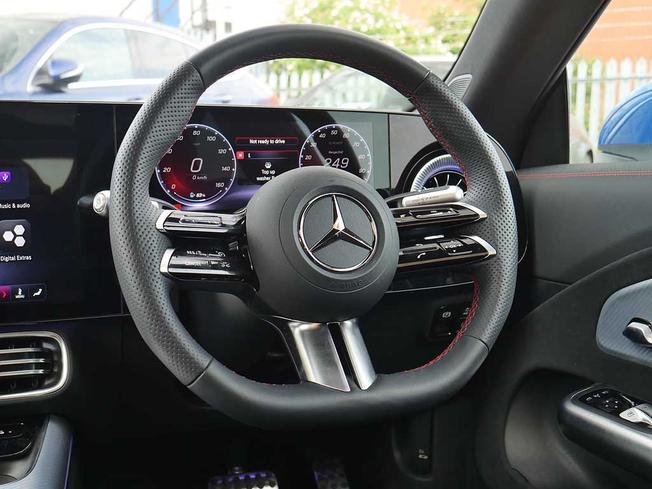 MERCEDES-BENZ CLA Class Photo 27