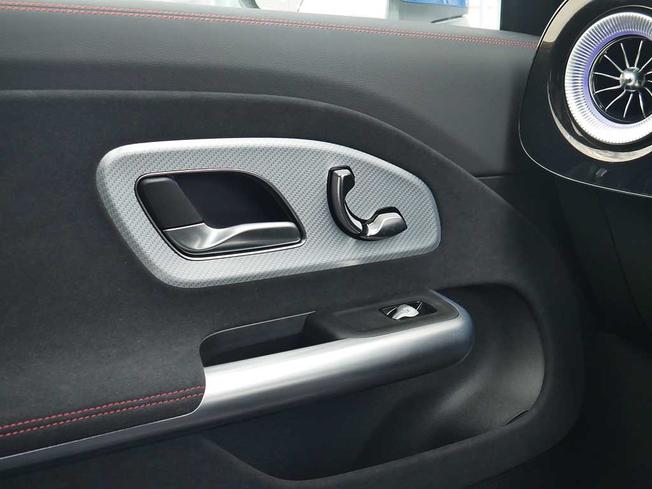 MERCEDES-BENZ CLA Class Photo 46