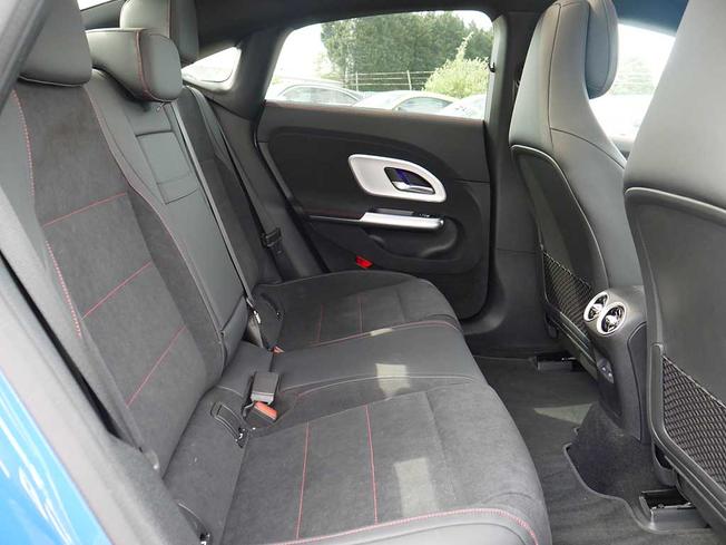 MERCEDES-BENZ CLA Class Photo 8