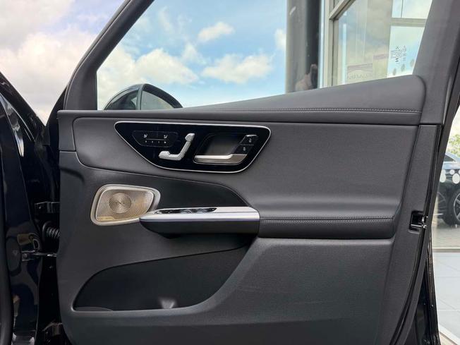 MERCEDES-BENZ Glc Photo 23