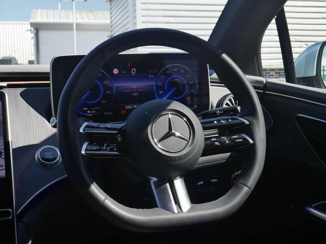 MERCEDES-BENZ Eqe Photo 38