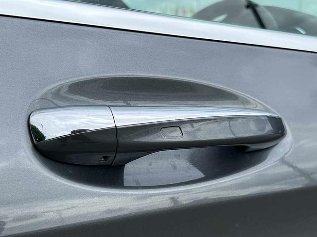 MERCEDES-BENZ Glc Photo 16