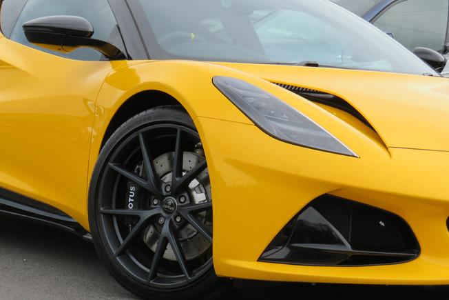 LOTUS Emira Photo 11