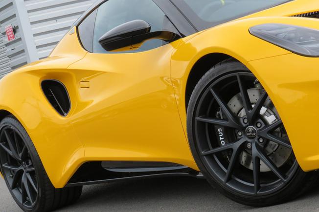 LOTUS Emira Photo 12