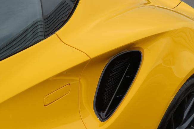 LOTUS Emira Photo 14