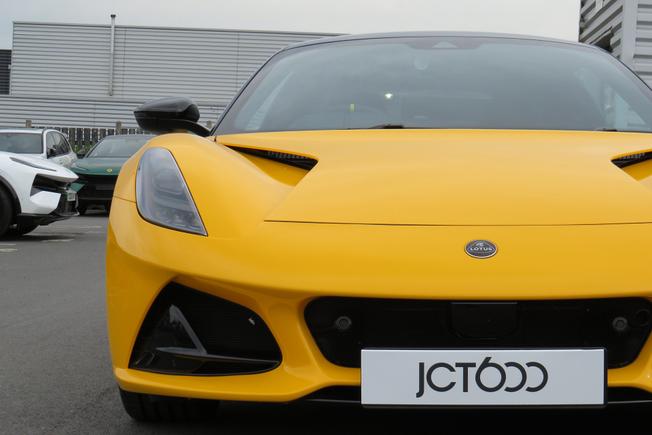 LOTUS Emira Photo 18