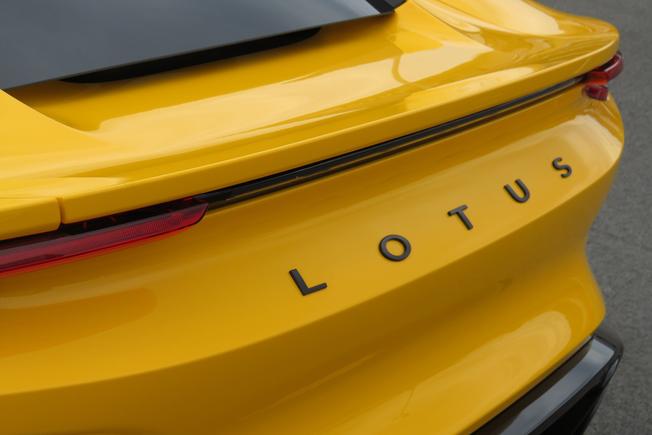 LOTUS Emira Photo 24