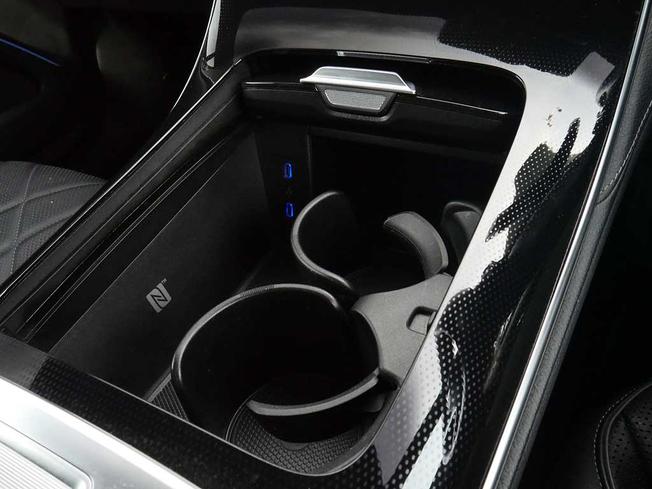 MERCEDES-BENZ Eqs Photo 18