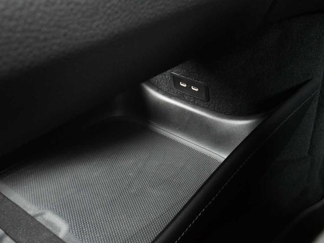 MERCEDES-BENZ Eqs Photo 19