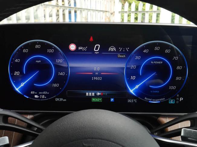 MERCEDES-BENZ Eqs Photo 4