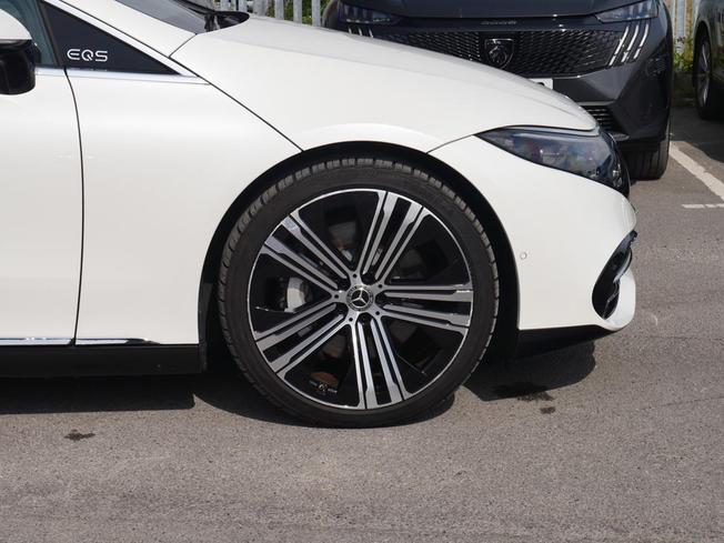 MERCEDES-BENZ Eqs Photo 6