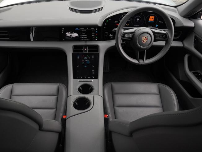 PORSCHE Taycan Photo 10