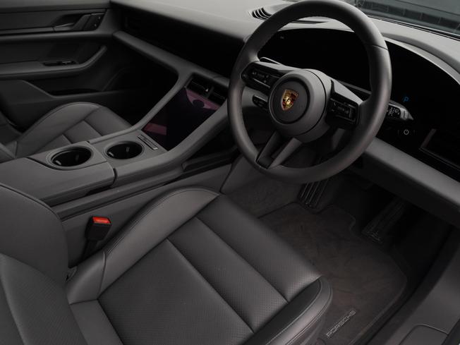 PORSCHE Taycan Photo 11
