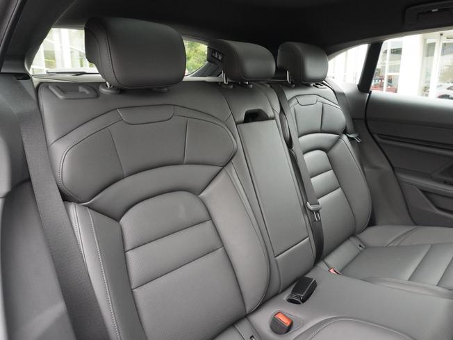 PORSCHE Taycan Photo 12