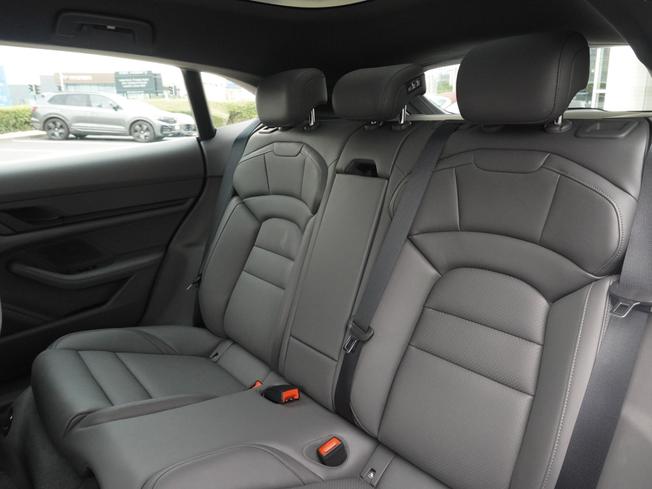 PORSCHE Taycan Photo 13