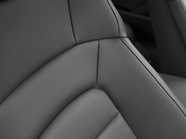 PORSCHE Taycan Photo 17