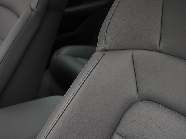PORSCHE Taycan Photo 18