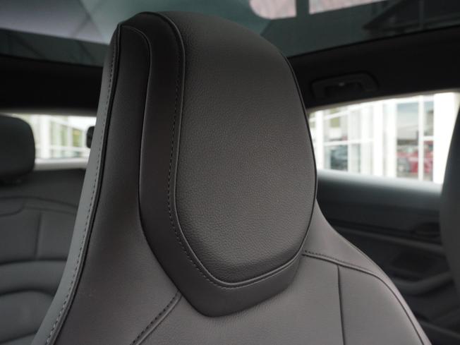 PORSCHE Taycan Photo 19