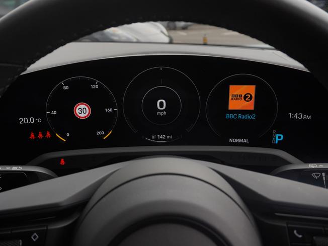 PORSCHE Taycan Photo 25