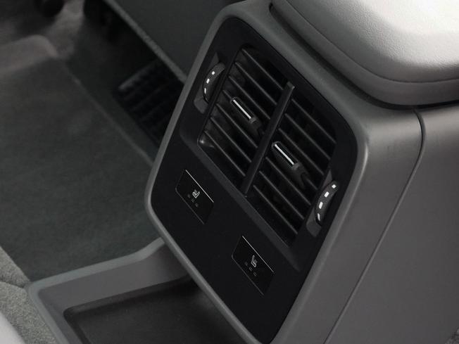 PORSCHE Taycan Photo 31