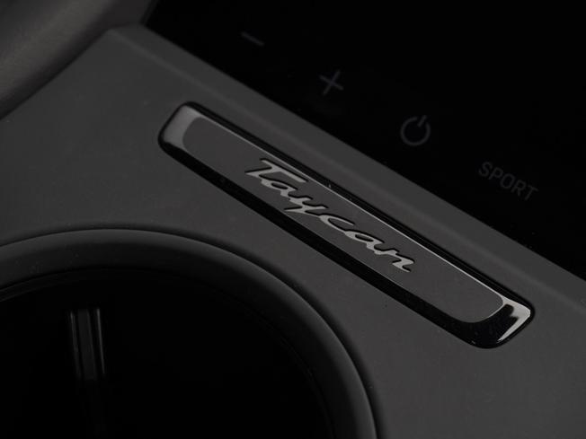 PORSCHE Taycan Photo 34