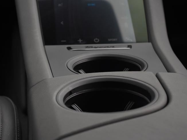 PORSCHE Taycan Photo 36