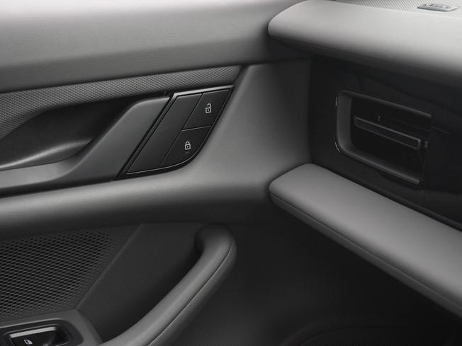 PORSCHE Taycan Photo 38