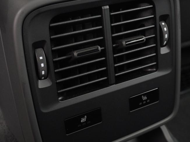 PORSCHE Taycan Photo 41
