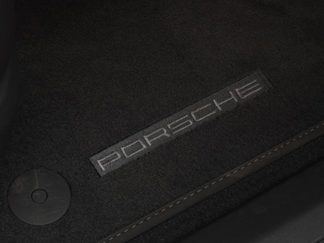 PORSCHE Taycan Photo 45
