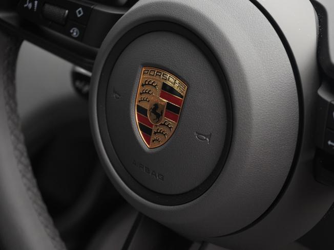 PORSCHE Taycan Photo 48