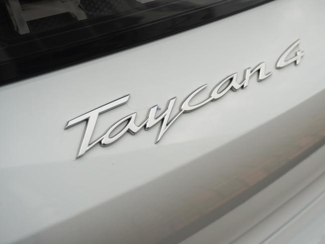 PORSCHE Taycan Photo 50
