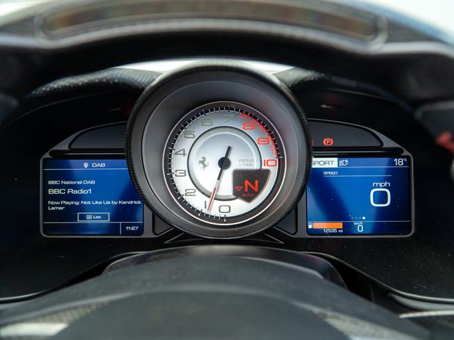 FERRARI Portofino Photo 22