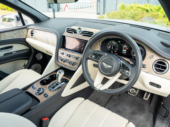 BENTLEY Bentayga Photo 11