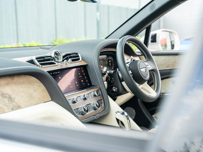 BENTLEY Bentayga Photo 12