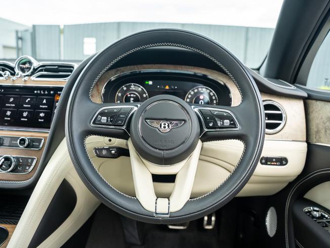 BENTLEY Bentayga Photo 19