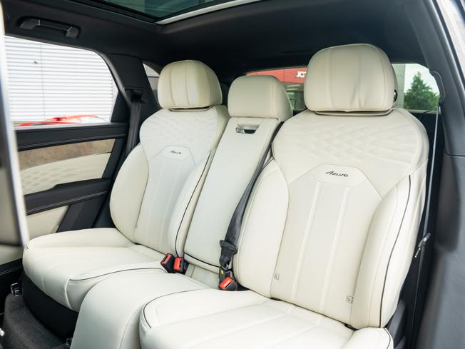 BENTLEY Bentayga Photo 21