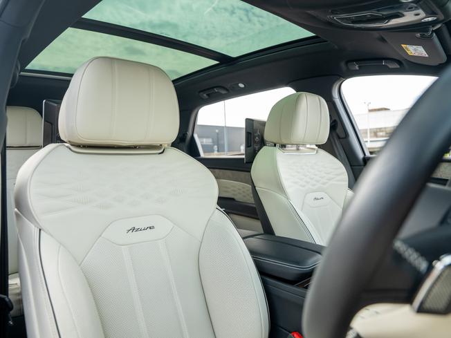 BENTLEY Bentayga Photo 23