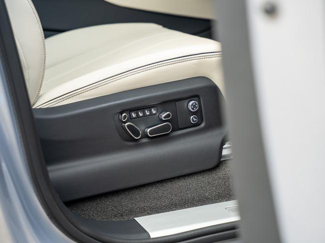 BENTLEY Bentayga Photo 41