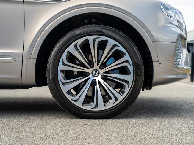 BENTLEY Bentayga Photo 6