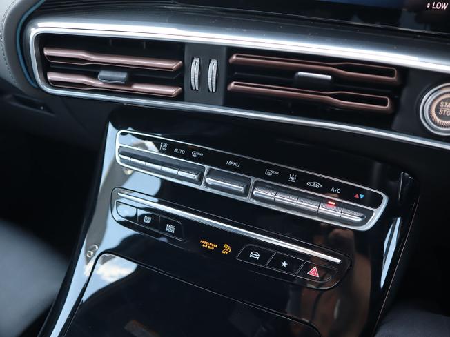 MERCEDES-BENZ Eqc Photo 28