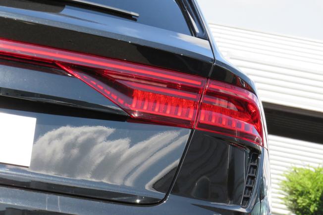 AUDI Rsq8 Photo 12