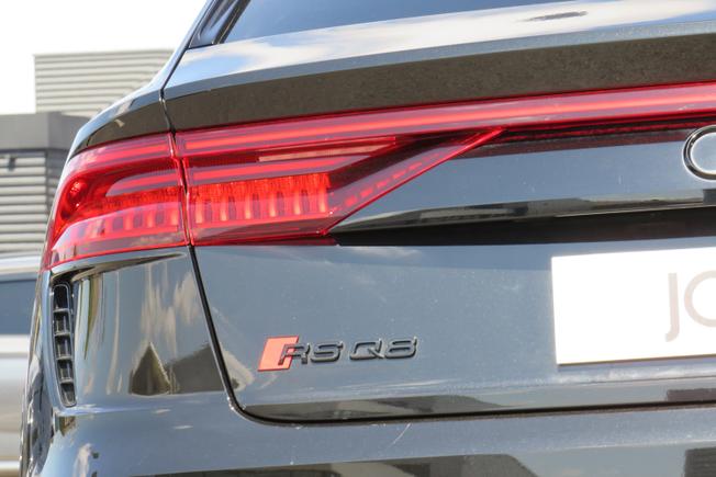 AUDI Rsq8 Photo 13