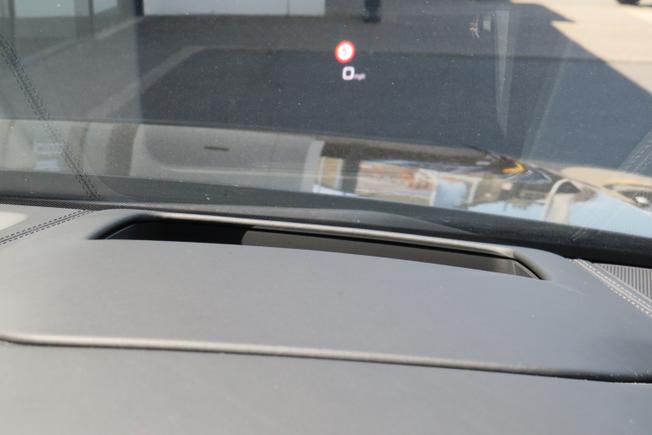 AUDI Rsq8 Photo 15