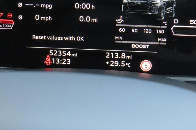 AUDI Rsq8 Photo 20