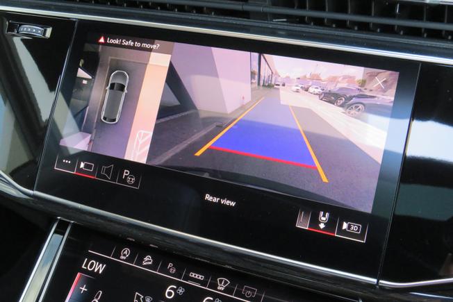 AUDI Rsq8 Photo 22