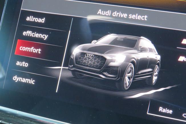 AUDI Rsq8 Photo 29