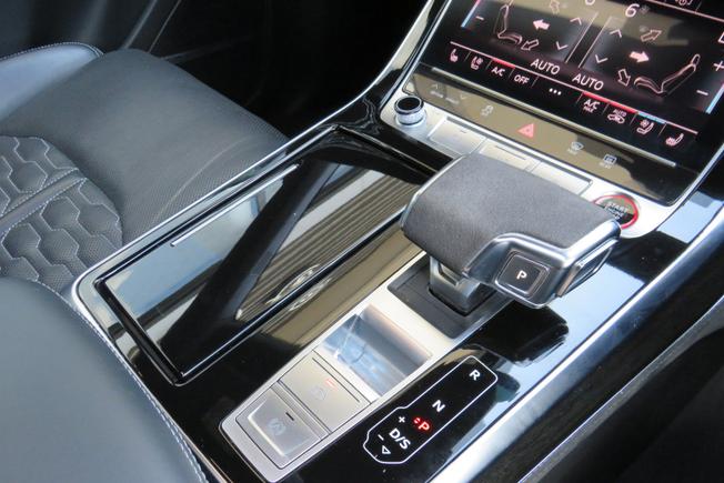 AUDI Rsq8 Photo 32