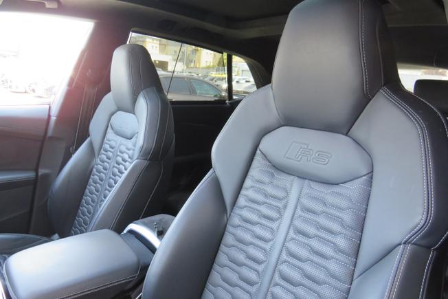 AUDI Rsq8 Photo 33