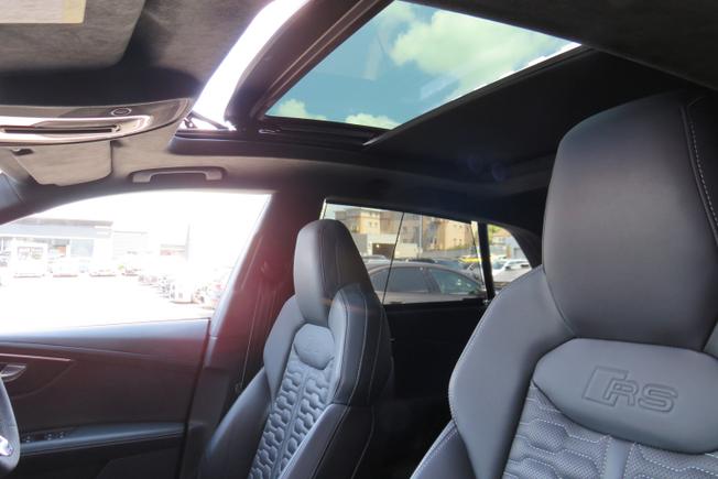 AUDI Rsq8 Photo 34